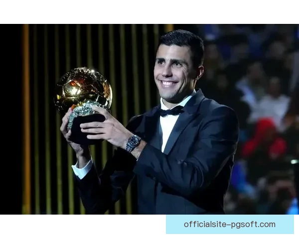 2024年金球奖颁奖典礼 亚马尔荣获科帕奖成为新星闪耀国际足球舞台